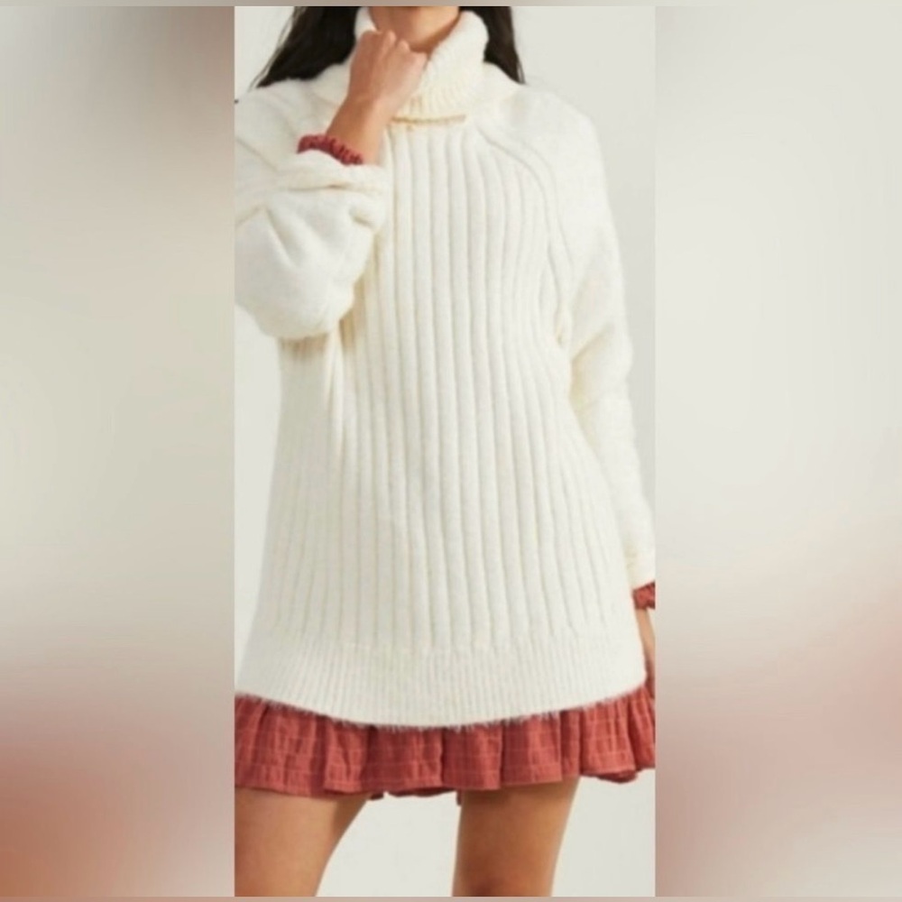 Altar'd State Off White Oversized Fuzzy Ribbed Turtleneck Sweater - Size Large